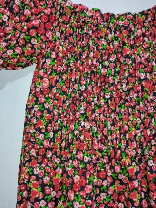 Vestito floreale con bottoni