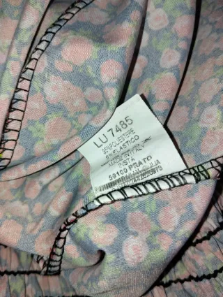 Vestito floreale con bottoni