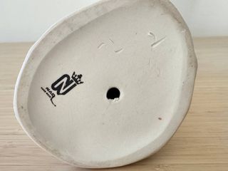 Figura porcelana Nadal mujer con cesta