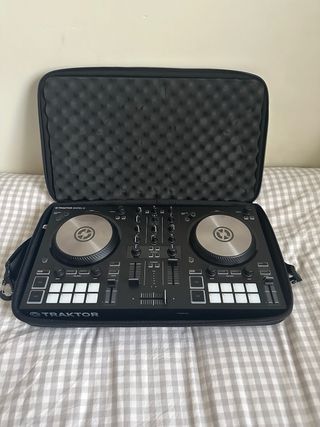 Controlador DJ Traktor Kontrol S2
