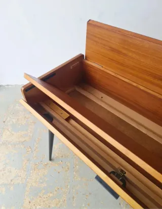 Mesa Auxiliar Mid Century Madera y Metal