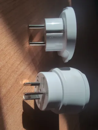 Adaptador de enchufe SKROSS 4 en 1