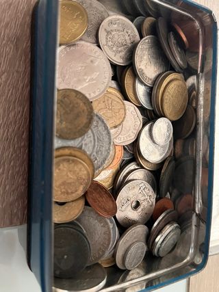 Lote de monedas antiguas: Pesetas y Francos