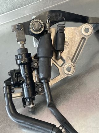 Estribera Derecha CBR650RAC 2025