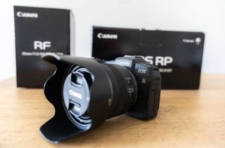 Canon EOS RP + RF 35mm f1.8 + Filtro + Baterías