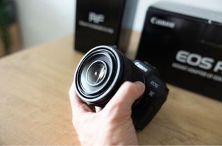 Canon EOS RP + RF 35mm f1.8 + Filtro + Baterías