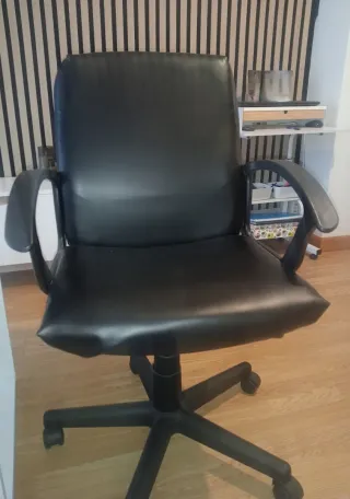 Silla de oficina negra