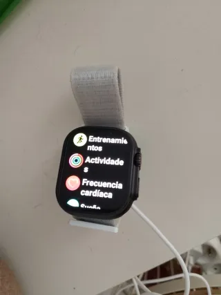 Smartwatch Hello Plum 4G con capacidad para SIM.