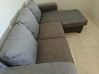 Sofá de 3 plazas gris cherlon De regalo 4 sillas