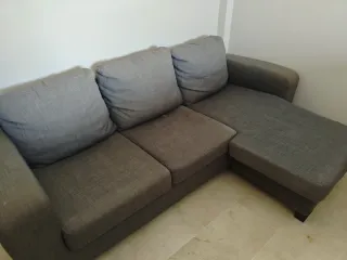 Sofá de 3 plazas gris cherlon De regalo 4 sillas