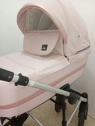 Carrito de bebé rosa