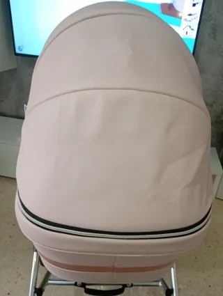 Carrito de bebé rosa