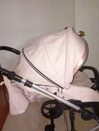 Carrito de bebé rosa