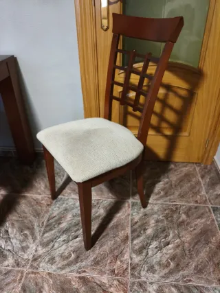 Mesa extensible y 4 sillas madera y cristal