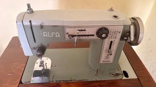 Máquina de coser Alfa