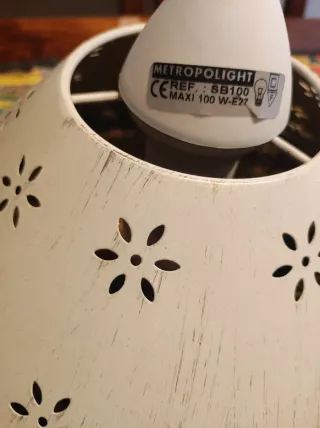 Lámpara de techo beige de metal