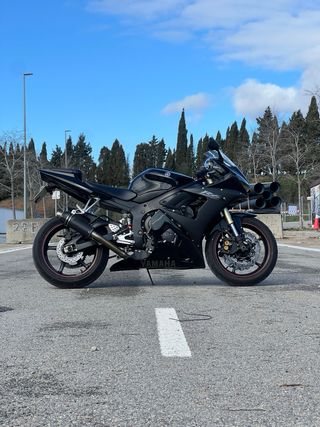 Yamaha R6 2005 Negra Interes cambio por otra RR
