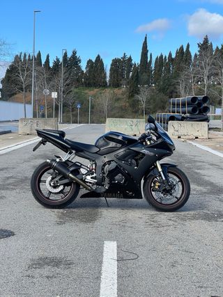 Yamaha R6 2005 Negra Interes cambio por otra RR