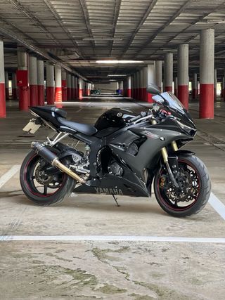 Yamaha R6 2005 Negra Interes cambio por otra RR