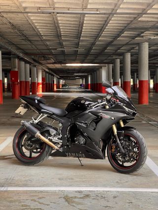 Yamaha R6 2005 Negra Interes cambio por otra RR