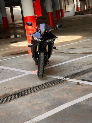 Yamaha R6 2005 Negra Interes cambio por otra RR