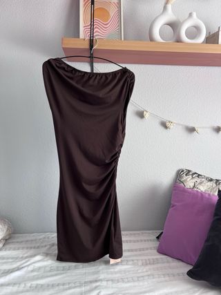 Vestido marrón ajustado