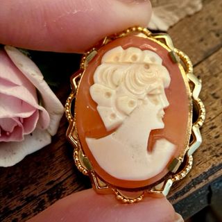 Spilla cammeo antica vintage conchiglia