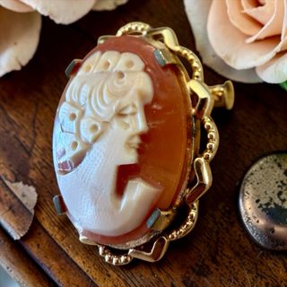 Spilla cammeo antica vintage conchiglia