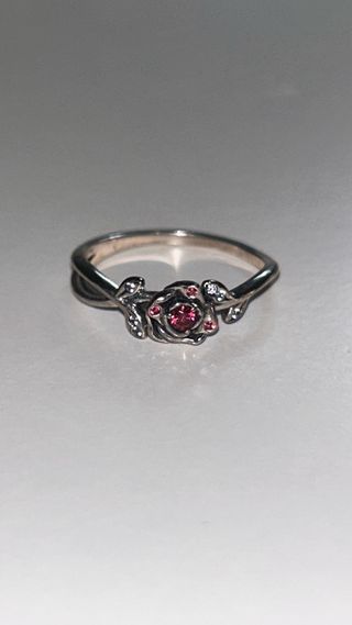 Anillo Pandora Bella y Bestia Rosa Roja