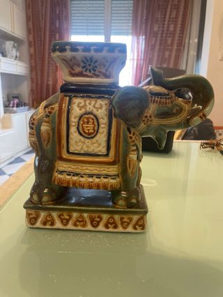 Figura de elefante de cerámica
