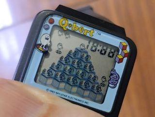 Reloj Q*bert Nelsonic tipo game & watch