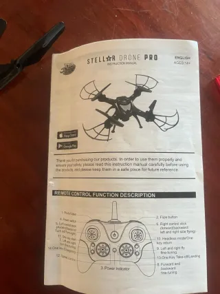 Dron con cámara rojo