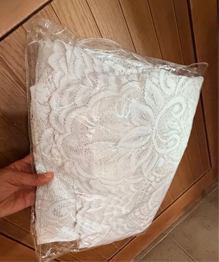 Visillo de encaje blanco