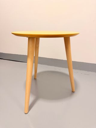 Mesa auxiliar redonda amarilla