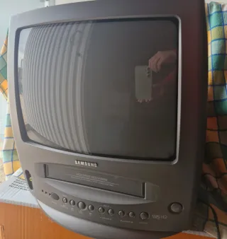 TV VHS Samsung Gris (REPARAR)