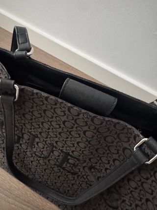 Bolso shopper Guess negro y gris