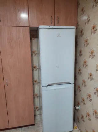 Nevera combi Indesit