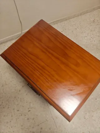 Mesita de noche de madera