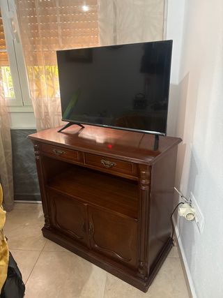 Mueble de madera marrón