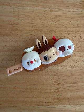 Figura coleccionable Labubu Wacky Mart Yakitori