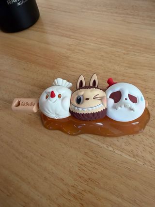Figura coleccionable Labubu Wacky Mart Yakitori