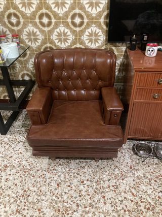 Sillón de piel marrón