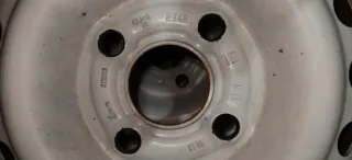 Llantas de chapa blancas