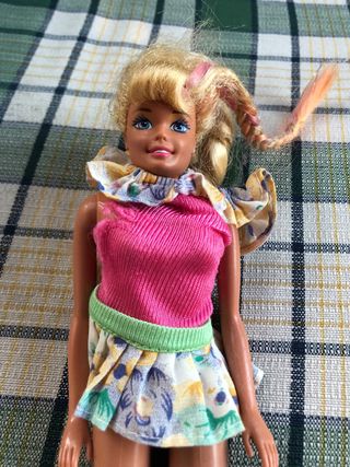 Bambola  con vestito floreale