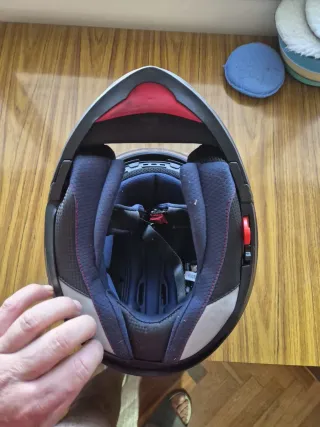 Casco de moto MT negro. Talla XL 61-62