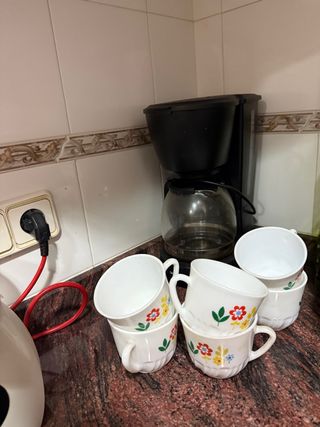 Cafetera con 6 tazas florales