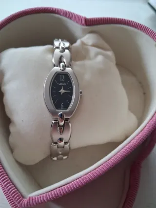 Reloj Lorus Mujer Negro y Plateado