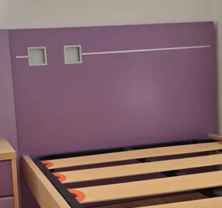 Habitación juvenil morada