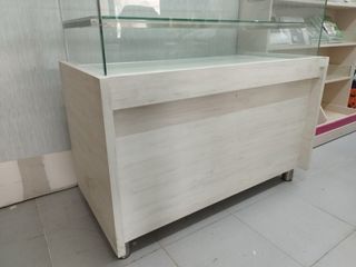 Vitrina expositora cristal y madera