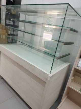 Vitrina expositora cristal y madera